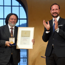 5. juni: Kronprinsregenten overrekker Holbergprisen til kulturforskeren Paul Gilroy. Foto: Sven Gj. Gjeruldsen, Det kongelige hoff